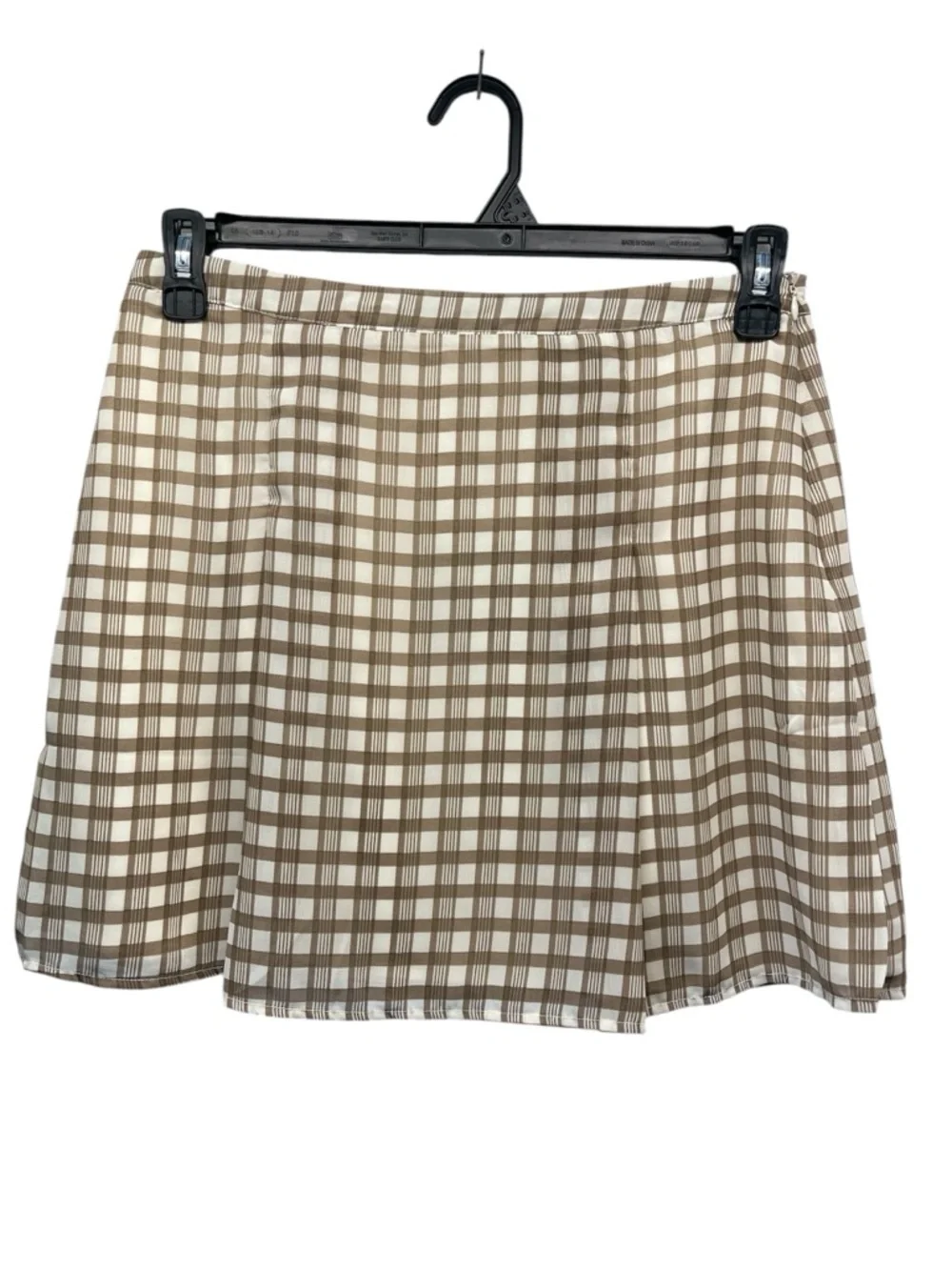 Le Lis Collection Women’s Pleated Mini Skirt Checkered Plaid White/ Tan Size L